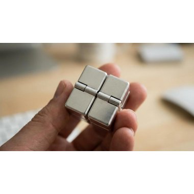 Fidget cube vs. infinity cube: Hvilken passer bedst til dine h�nder og behov?