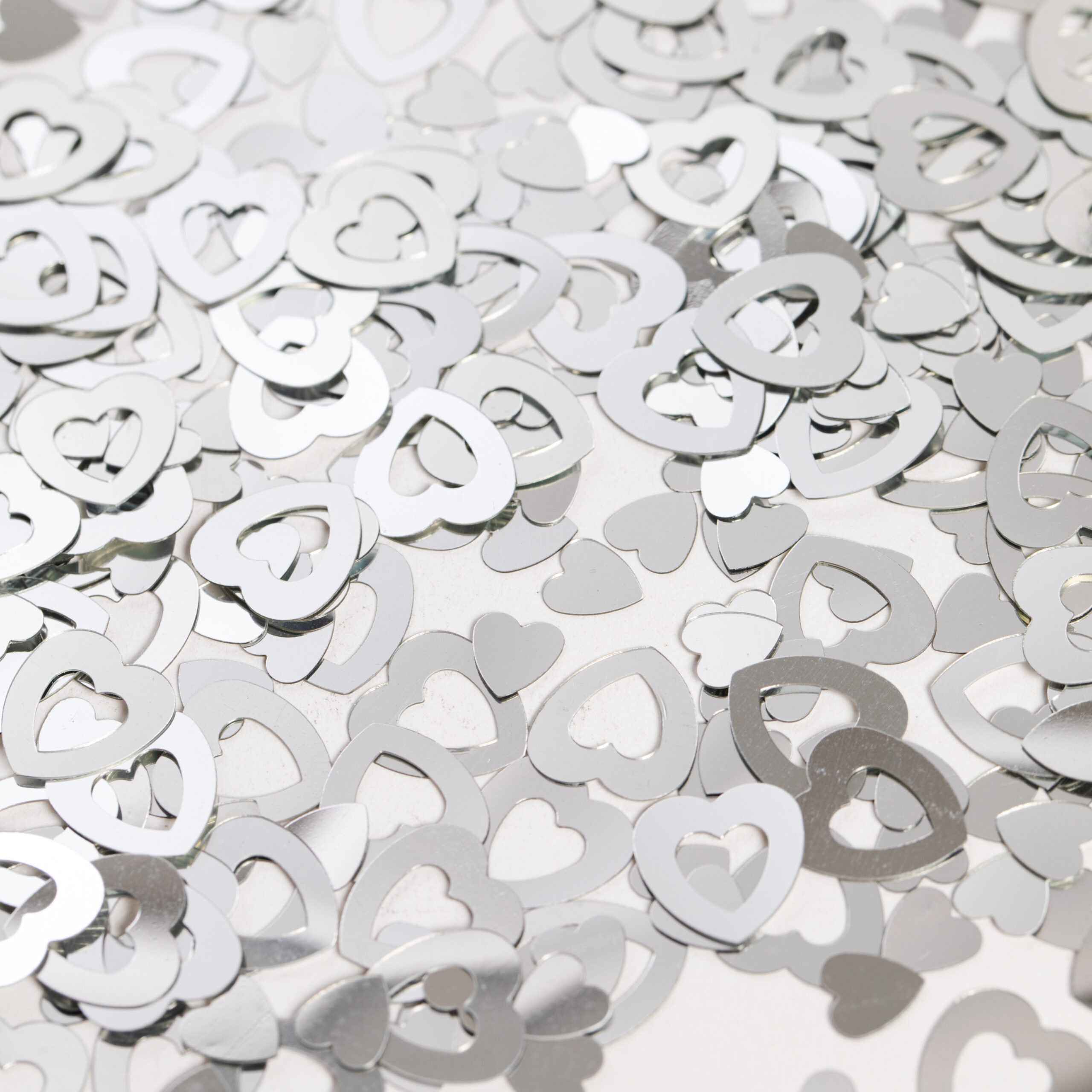 Sølv hjerter med hul- konfetti 14 gram