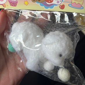 Paw Squishies – Fluffy Kat Squishy med Blde Poter og Pompoms