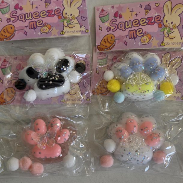 Paw Squishies – Fluffy Dyrepote Squishies med Pompoms